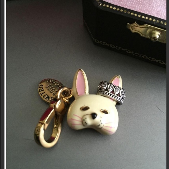 Juicy Couture Gold, cream & Pink Bunny mask Charm.
Limited edition 2011 NIB - Picture 2 of 9